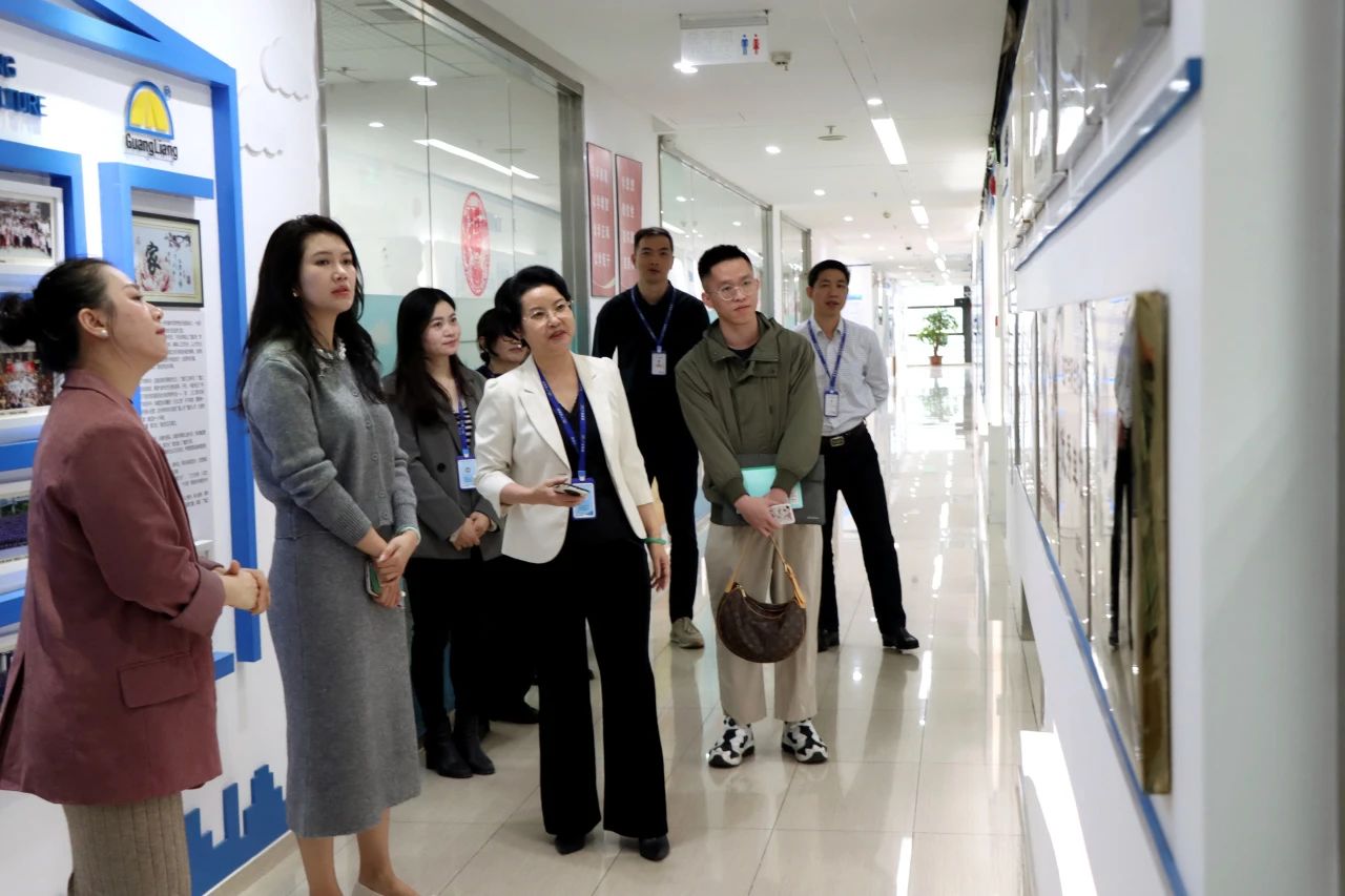 东莞市都会更新协会向导一行莅临KB88凯时官网集团旅行交流